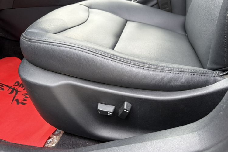 Used Citroen C4L 2015 1.8L Automatic Luxury Edition Trunk