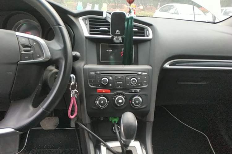 Used Citroen C4L 2015 1.2T Automatic Luxury Edition Audio And AC Panel