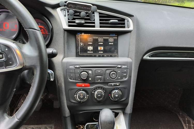Used Citroen C4L 2015 1.8L Automatic Luxury Edition Audio And AC Panel
