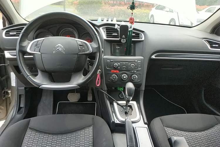 Used Citroen C4L 2015 1.2T Automatic Luxury Edition Center Console