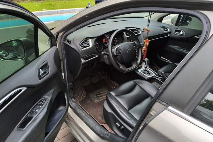 Used Citroen C4L 2015 1.8L Automatic Luxury Edition Driver Seat