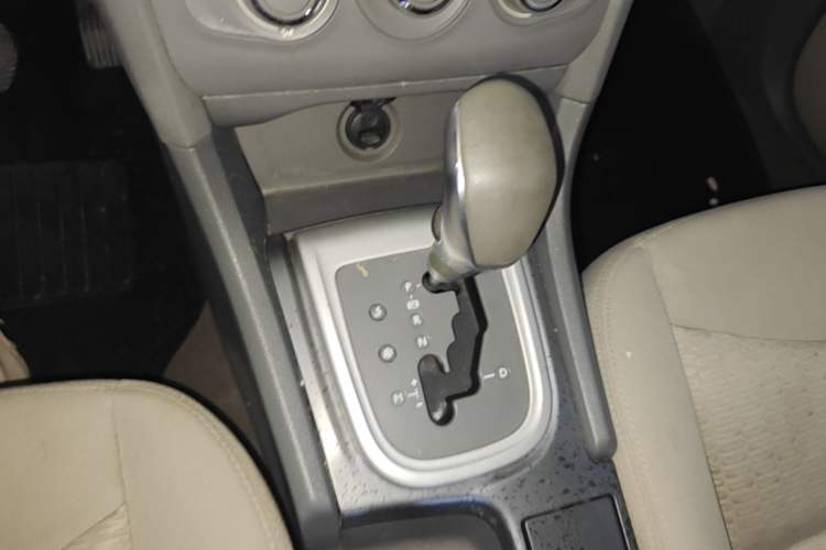 Used Citroen C4L 2015 1.8L Automatic Leading Edition Gear Lever