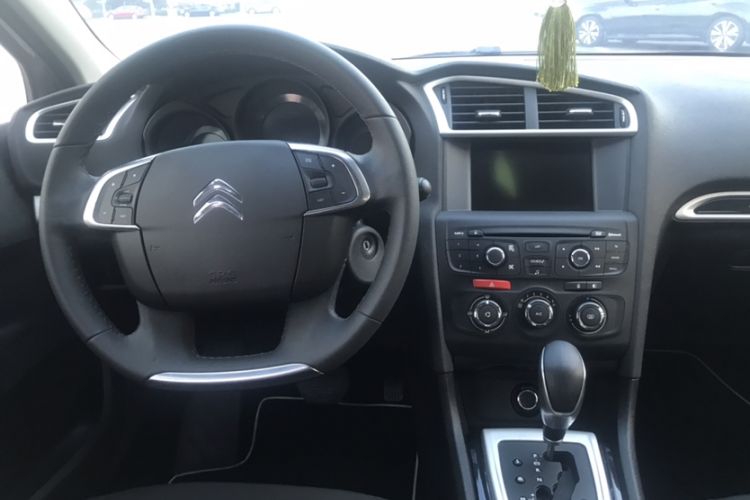 Used Citroen C4L 2015 1.8L Automatic Luxury Edition Interior 3