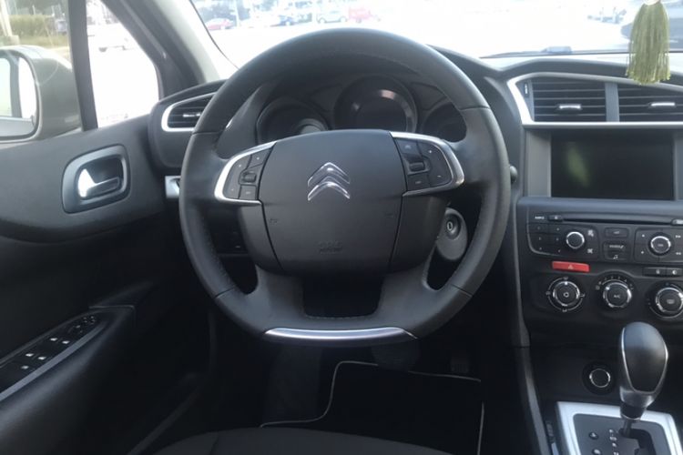 Used Citroen C4L 2015 1.8L Automatic Luxury Edition Interior 8