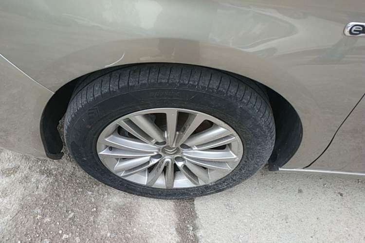Used Citroen C4L 2015 1.2T Automatic Luxury Edition Left Front Wheel Hub