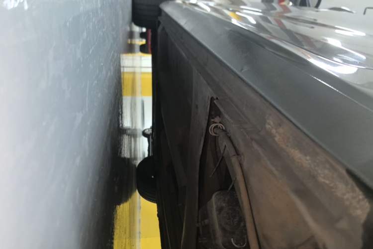 Used Citroen C4L 2015 1.8L Automatic Luxury Edition Left Side Sill