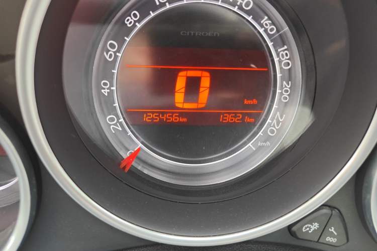 Used Citroen C4L 2015 1.2T Automatic Prestige Edition Odometer Close Up