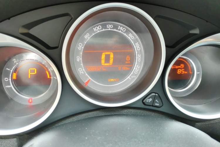 Used Citroen C4L 2015 1.6T Automatic Prestige Edition Odometer Close Up