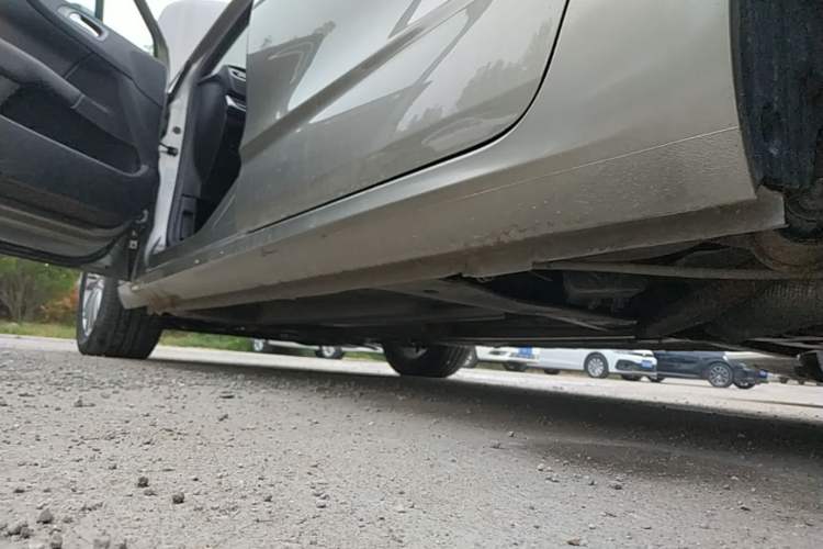 Used Citroen C4L 2015 1.2T Automatic Luxury Edition Right Side Sill