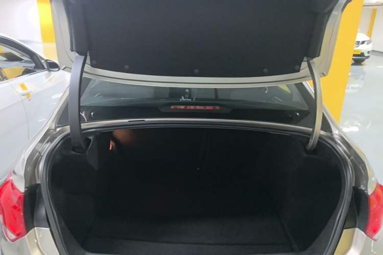 Used Citroen C4L 2015 1.8L Automatic Luxury Edition Trunk