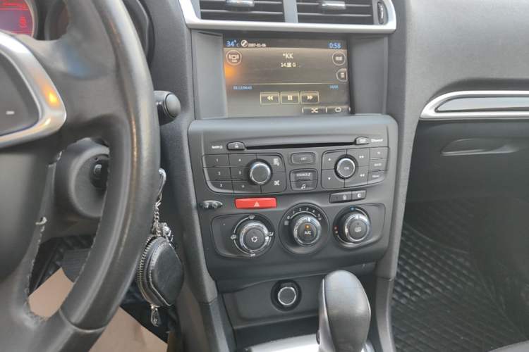 Used Citroen C4L 2015 1.2T Automatic Luxury Edition Audio And AC Panel