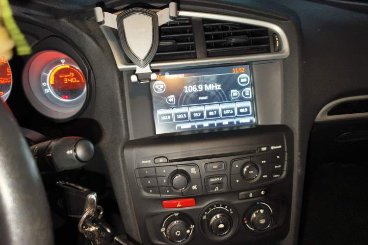 Used Citroen C4L 2015 1.8L Automatic Luxury Edition Audio And AC Panel