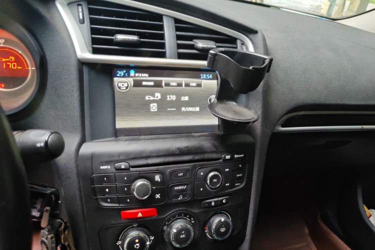Used Citroen C4L 2015 1.8L Automatic Luxury Edition Audio And AC Panel