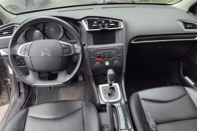 Used Citroen C4L 2015 1.8L Automatic Luxury Edition Center Console