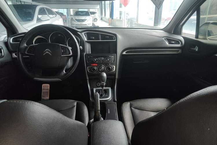 Used Citroen C4L 2015 1.8L Automatic Prestige Edition Center Console