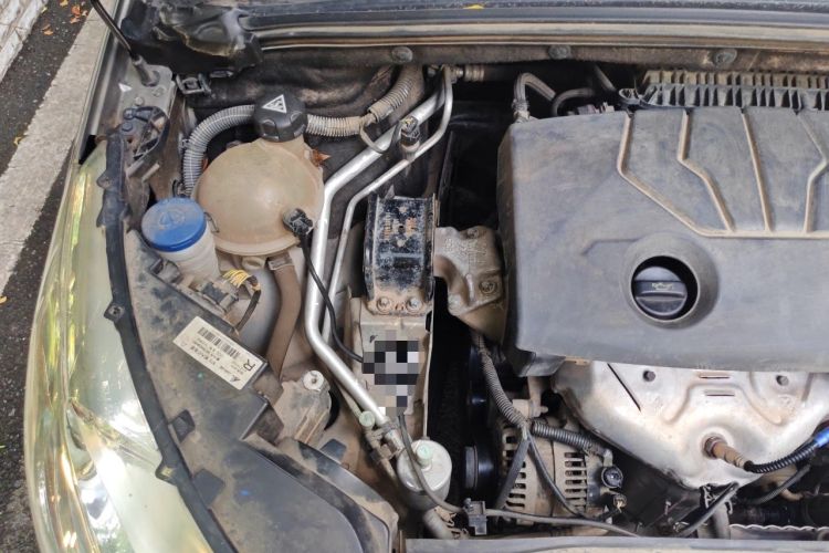 Used Citroen C4L 2015 1.8L Automatic Luxury Edition Engine Bay Right