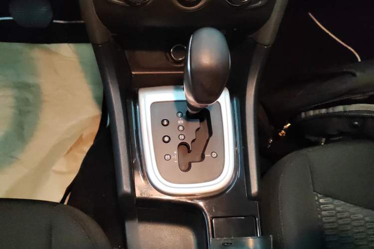 Used Citroen C4L 2015 1.8L Automatic Luxury Edition Gear Lever