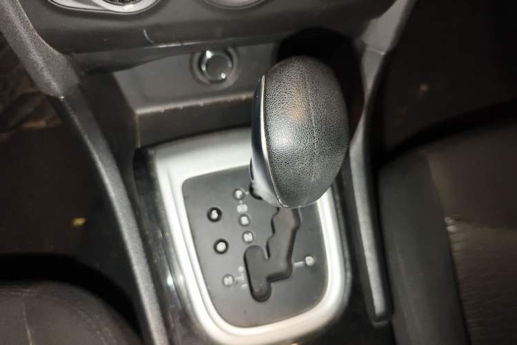 Used Citroen C4L 2015 1.8L Automatic Luxury Edition Gear Lever