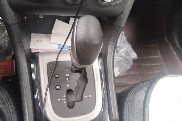 Used Citroen C4L 2015 1.8L Automatic Luxury Edition Gear Lever