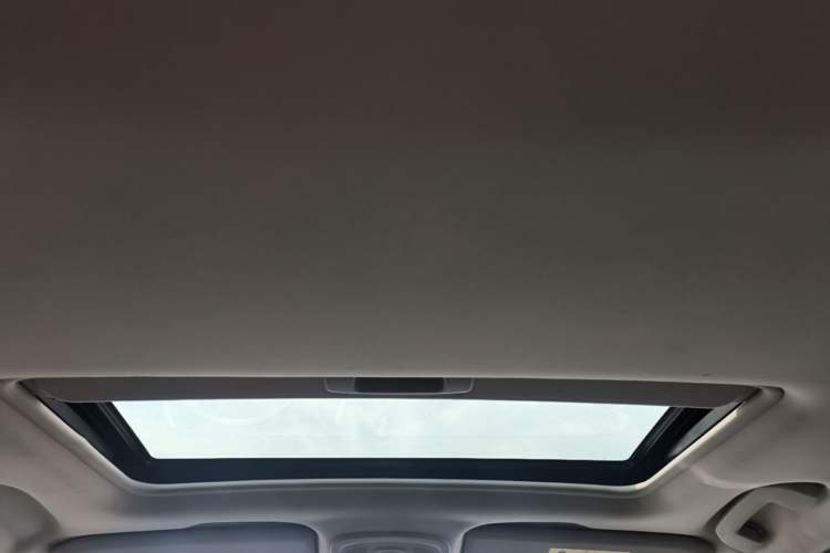 Used Citroen C4L 2015 1.8L Automatic Luxury Edition Headliner