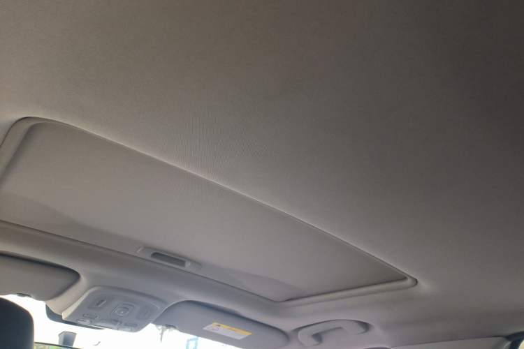 Used Citroen C4L 2015 1.8L Automatic Luxury Edition Headliner