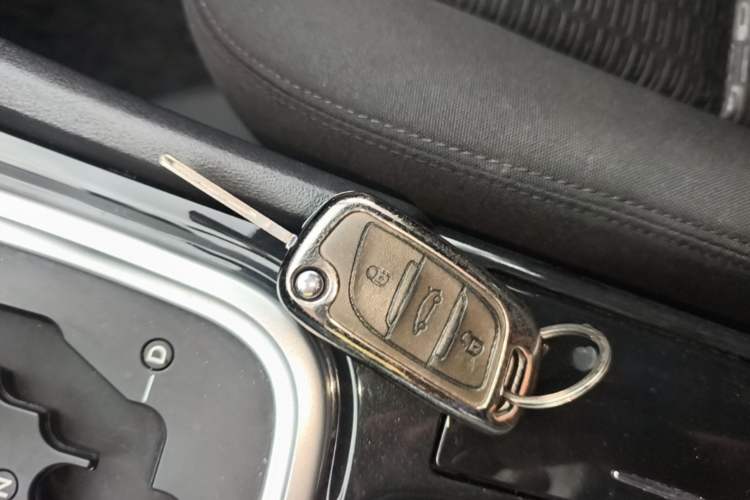 Used Citroen C4L 2015 1.8L Automatic Luxury Edition Interior 1
