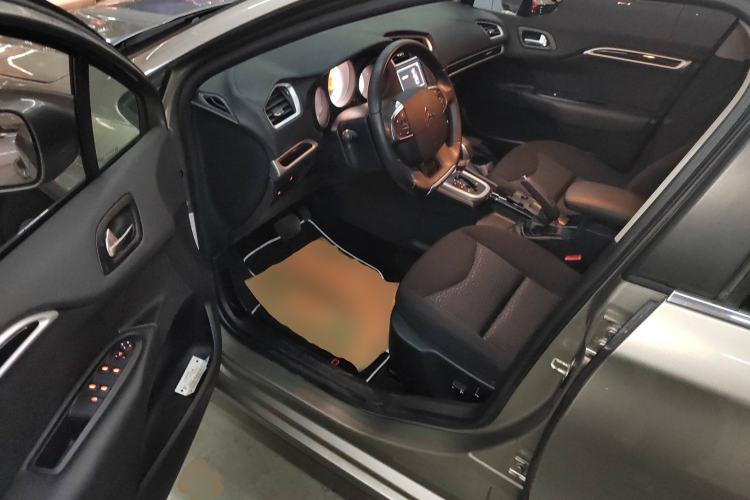 Used Citroen C4L 2015 1.8L Automatic Luxury Edition Interior 3