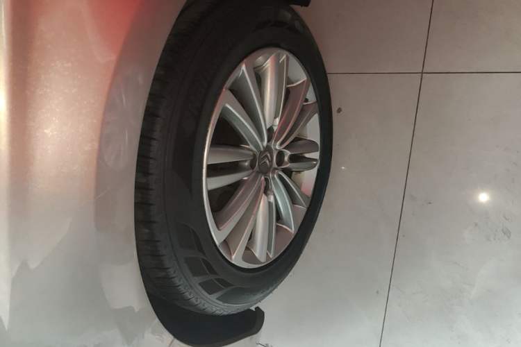 Used Citroen C4L 2015 1.8L Automatic Prestige Edition Left Front Wheel Hub