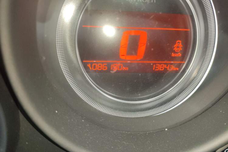 Used Citroen C4L 2015 1.8L Automatic Luxury Edition Odometer Close Up