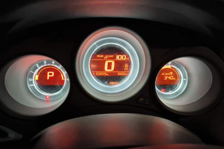 Used Citroen C4L 2015 1.8L Automatic Luxury Edition Odometer Close Up