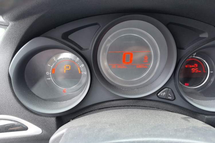 Used Citroen C4L 2015 1.8L Automatic Luxury Edition Odometer Close Up