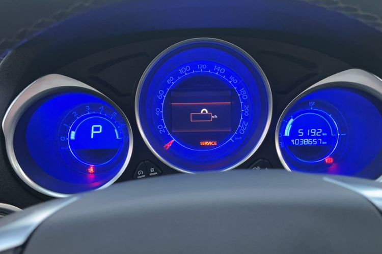 Used Citroen C4L 2015 1.6T Automatic Flagship Edition Odometer Close Up