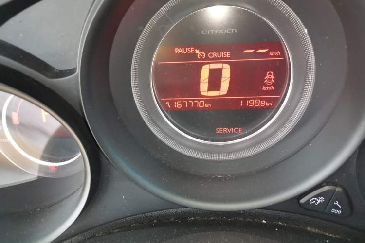 Used Citroen C4L 2015 1.8L Automatic Luxury Edition Odometer Close Up