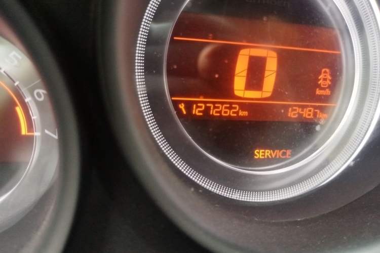 Used Citroen C4L 2015 1.8L Automatic Luxury Edition Odometer Close Up