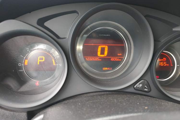 Used Citroen C4L 2015 1.8L Automatic Luxury Edition Odometer Close Up