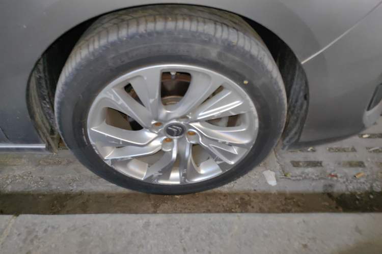 Used Citroen C4L 2015 1.6T Automatic Prestige Edition Right Front Wheel Hub