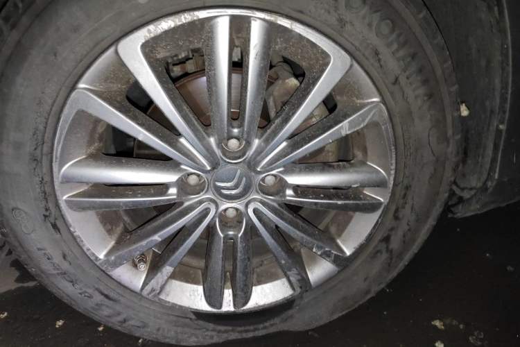 Used Citroen C4L 2015 1.8L Automatic Luxury Edition Right Front Wheel Hub
