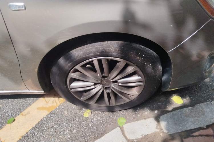 Used Citroen C4L 2015 1.8L Automatic Luxury Edition Right Front Wheel Hub