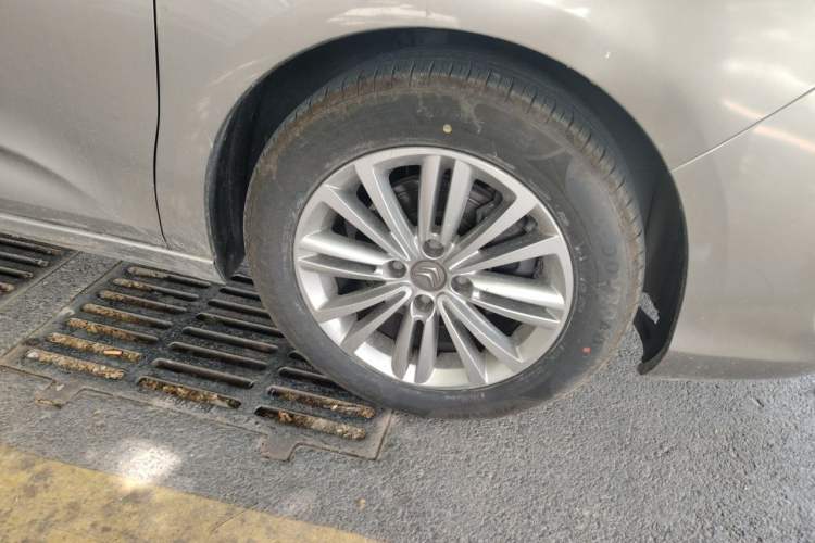 Used Citroen C4L 2015 1.2T Automatic Luxury Edition Right Front Wheel Hub