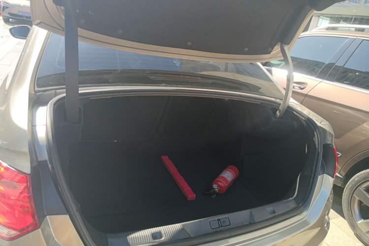 Used Citroen C4L 2015 1.8L Automatic Luxury Edition Trunk