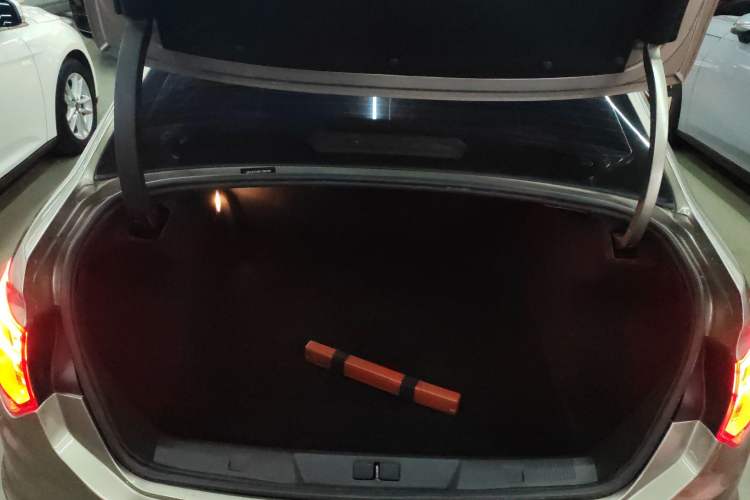 Used Citroen C4L 2015 1.8L Automatic Luxury Edition Trunk