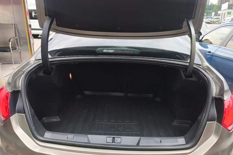 Used Citroen C4L 2015 1.8L Automatic Luxury Edition Trunk