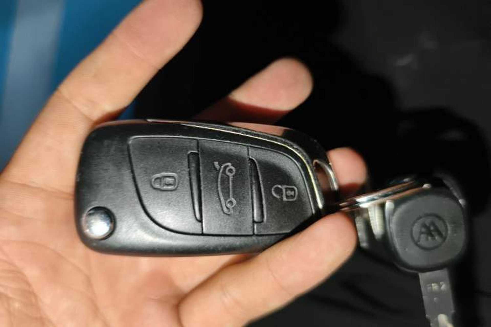 Used Citroen C4L 2015 1.8L Automatic Luxury Edition Vehicle Key