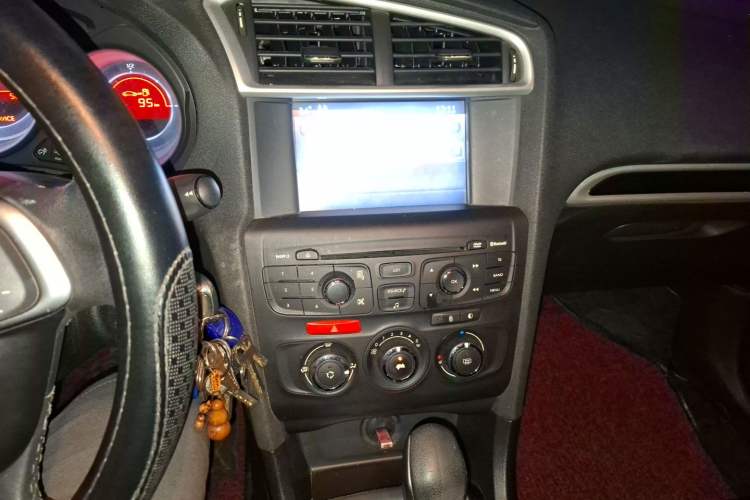 Used Citroen C4L 2015 1.8L Automatic Luxury Edition Audio And AC Panel