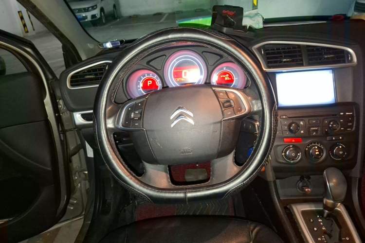 Used Citroen C4L 2015 1.8L Automatic Luxury Edition Steering Wheel