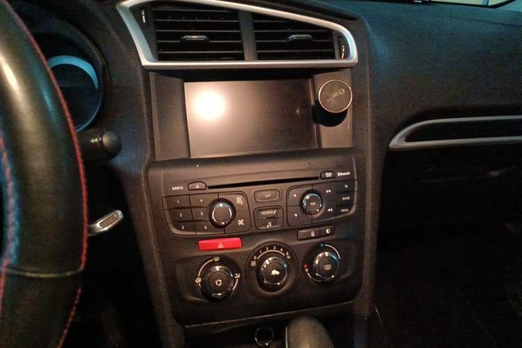 Used Citroen C4L 2015 1.8L Automatic Luxury Edition Audio And AC Panel