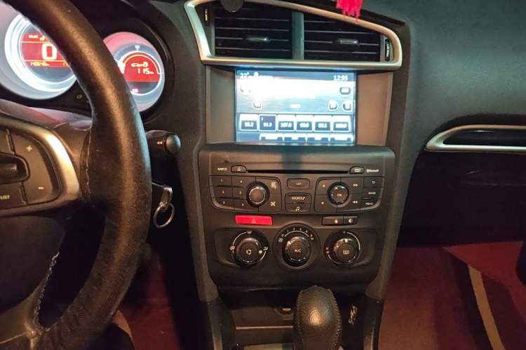 Used Citroen C4L 2015 1.8L Automatic Luxury Edition Audio And AC Panel