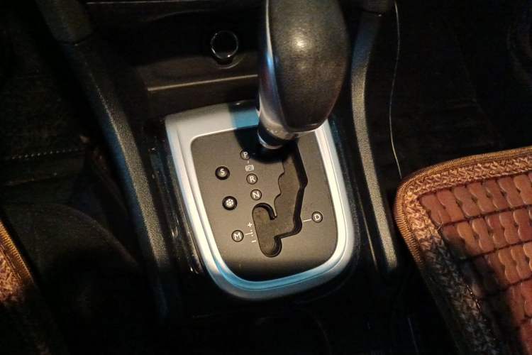 Used Citroen C4L 2015 1.8L Automatic Luxury Edition Gear Lever