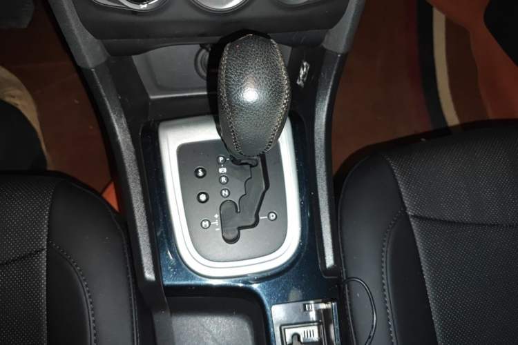 Used Citroen C4L 2015 1.8L Automatic Luxury Edition Gear Lever