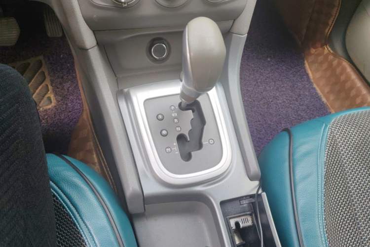 Used Citroen C4L 2015 1.8L Automatic Leading Edition Gear Lever
